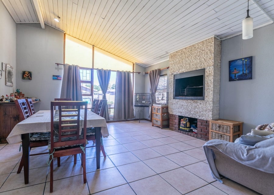 4 Bedroom Property for Sale in Windsor Park Western Cape